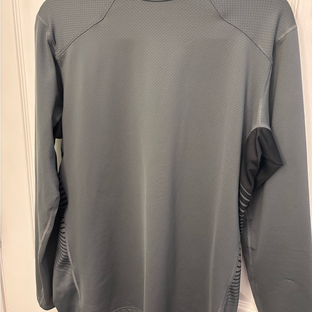 Men's Lightweight Gray Under Armor Shirt size large.